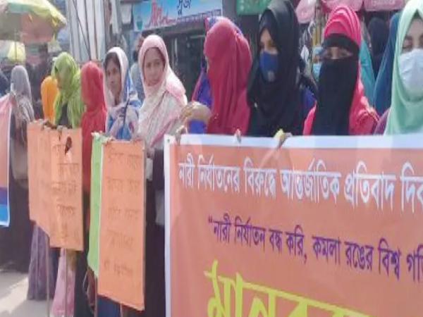 ঝিনাইদহে আন্তর্জাতিক নারী নির্যাতন প্রতিরোধ দিবস উপলক্ষে মানববন্ধন