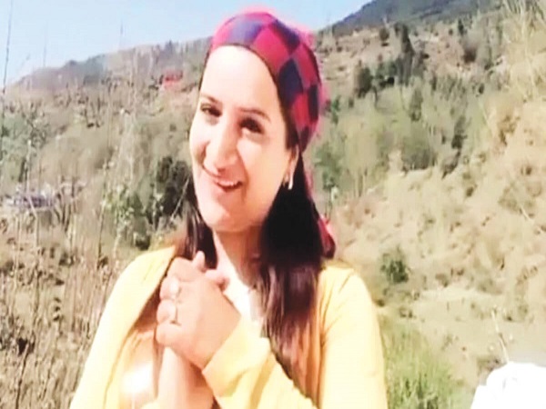 কাশ্মীরে টিকটক অভিনেত্রীকে গুলি করে হত্যা