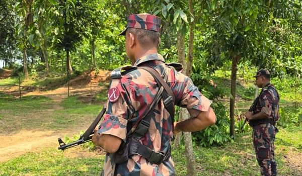 ‘ধরা পড়লে বলবা ইন্ডিয়া যাচ্ছিলাম, বিএসএফের তাড়া খেয়ে চলে আসছি’