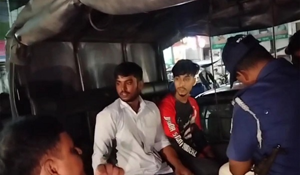 নাটোরে অপহরণের চেষ্টাকালে প্রাইভেটকারসহ আটক ২ 