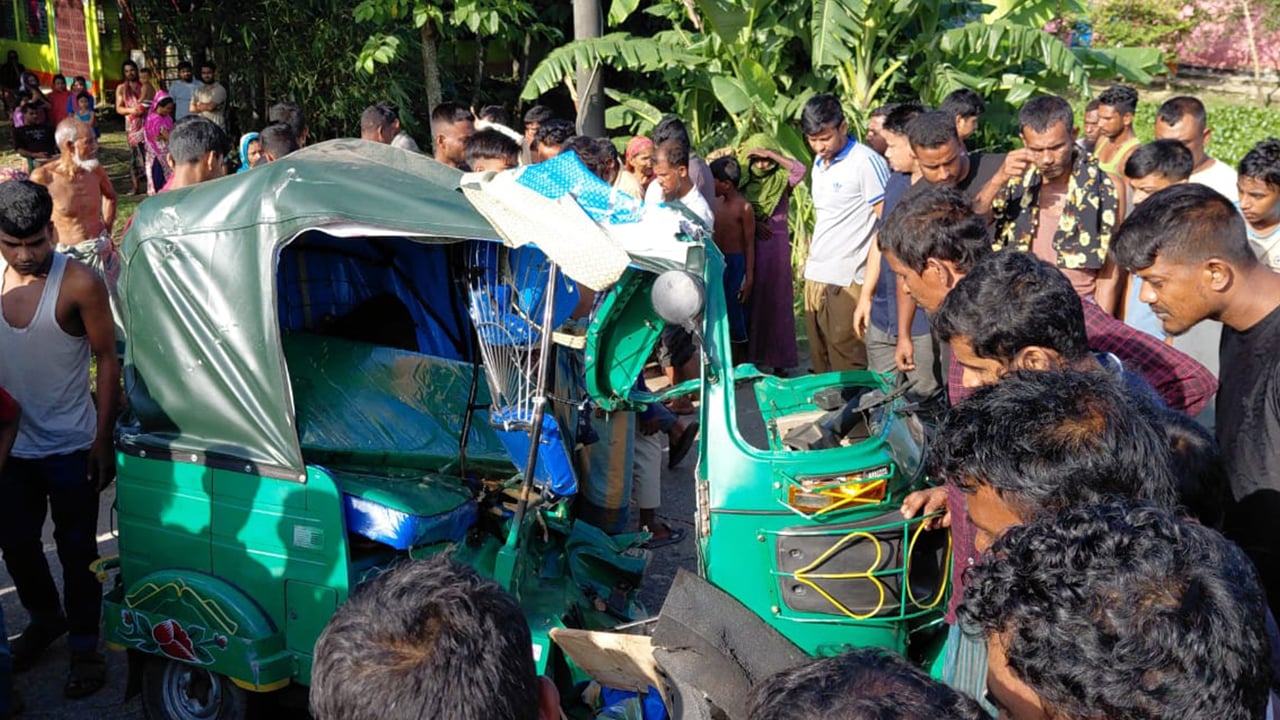 ট্রাক-সিএনজি মুখোমুখি সংঘর্ষে তিনজনের মৃত্যু