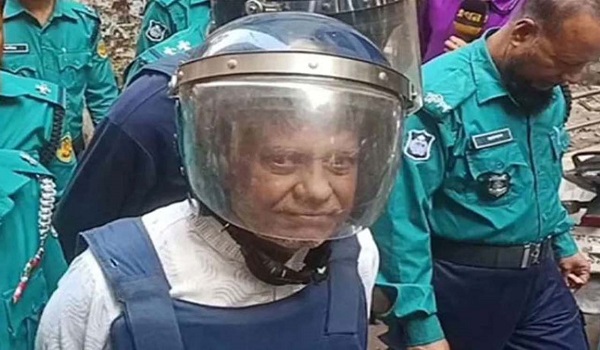 সাবেক বিচারপতি মানিককে দুদকের মামলায় গ্রেফতার দেখানো হয়েছে