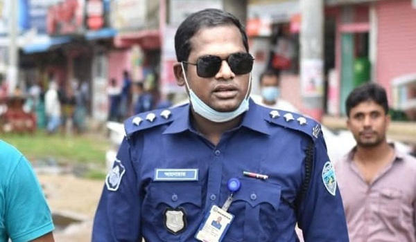 চাঁদাবাজদের হামলায় সড়কেই ঢলে পড়লেন পুলিশ কর্মকর্তা শামিম