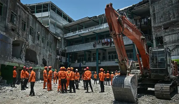 ইন্দোনেশিয়ায় শেষ হলো স্কুল ধসের উদ্ধার অভিযান,নিহত বেড়ে ৬৭