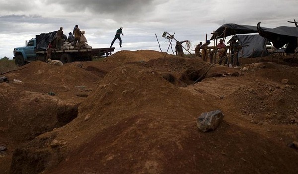 ভেনেজুয়েলায় স্বর্ণখনিতে ধস, নিহত ১৪