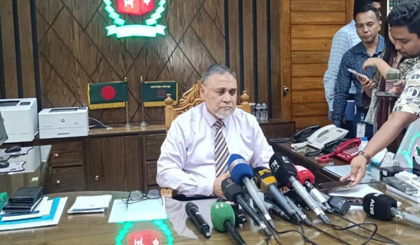 নির্বাচনে কোনো চাপের কাছে নতি স্বীকার না করার নির্দেশ সিইসির