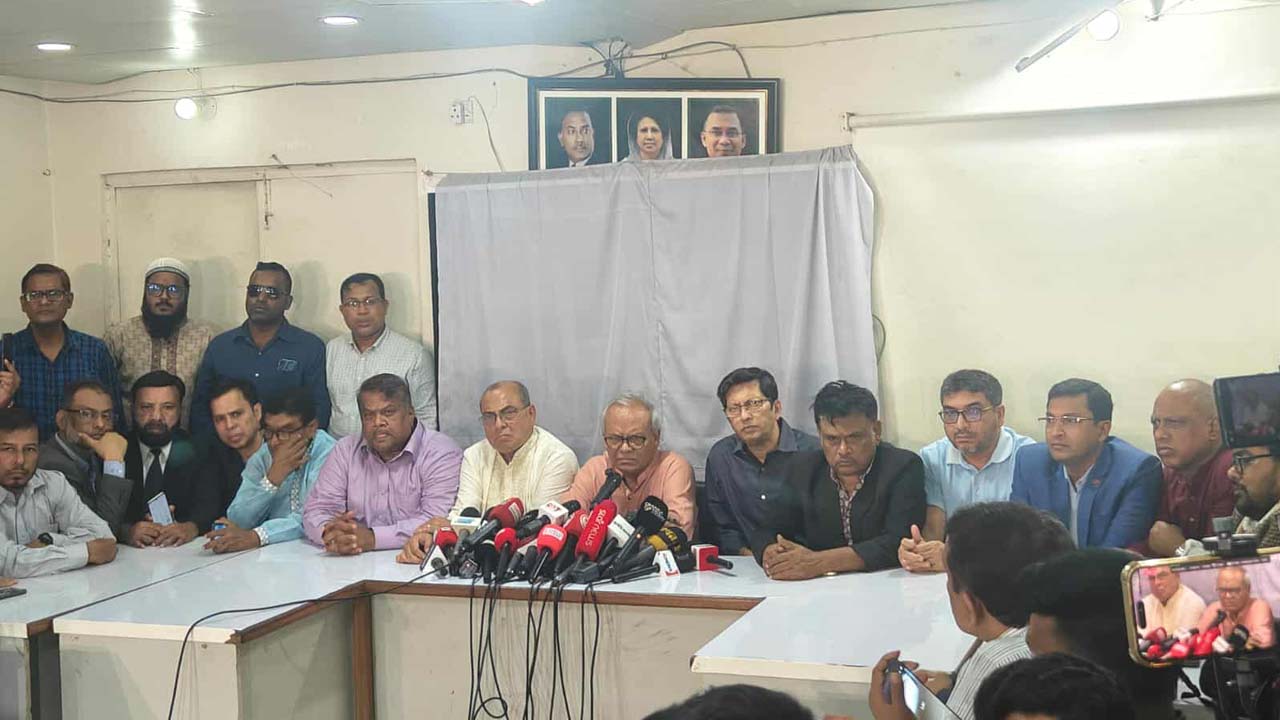 খালেদা জিয়ার শারীরিক অবস্থা অপরিবর্তিত, বিদেশ যাওয়ার সিদ্ধান্ত হয়নি : রিজভী