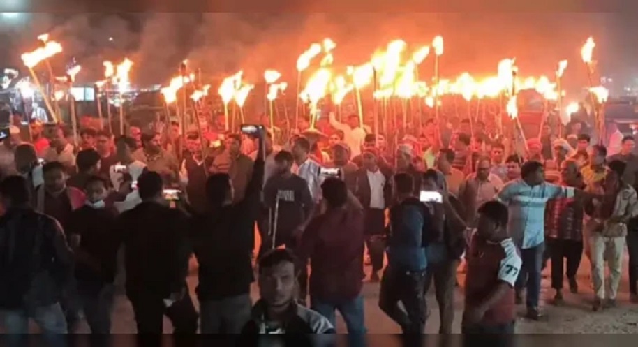 বিএনপির প্রার্থী পরিবর্তনের দাবিতে ভাঙ্গা এক্সেপ্রেসওয়ে অবরোধ