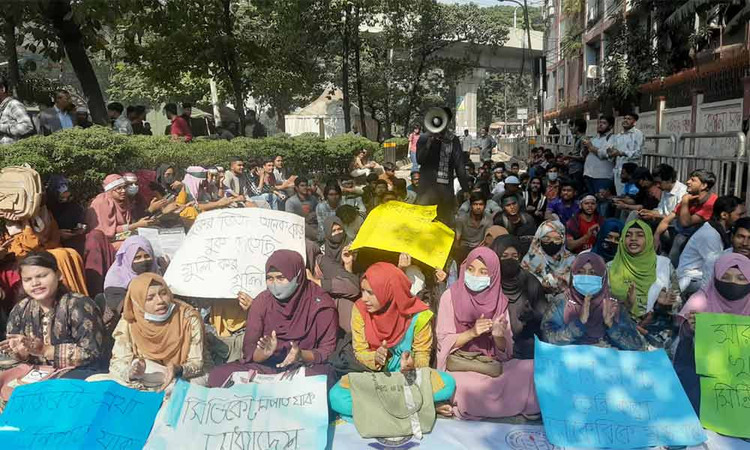 দাবি না মানা পর্যন্ত আন্দোলন ঘোষণা ৭ কলেজ শিক্ষার্থীদের