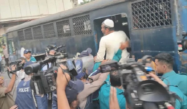 পুলিশ হেফাজতে নিয়েছে সচিবালয়ের ৪ আন্দোলনকারীকে