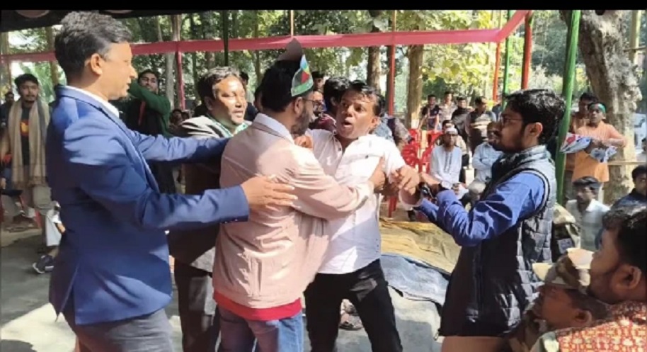 চাকসু ভিপিকে মারতে তেড়ে আসলেন ছাত্রদল সভাপতি