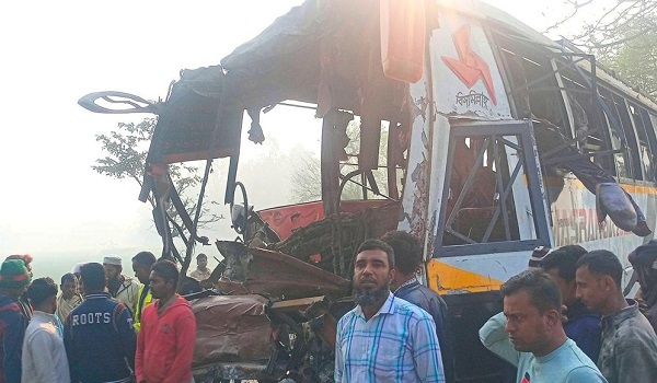 পাবনায় দুই বাসের সংঘর্ষে নিহত ২