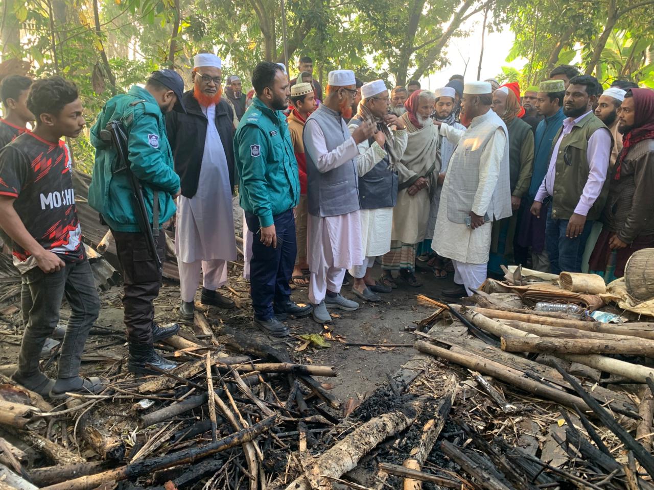 খুলনায় দাঁড়িপাল্লার সমর্থকের বাড়ি জ্বালিয়ে দিয়েছে সন্ত্রাসীরা