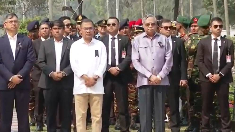 পিলখানায় নিহত সেনাদের প্রতি প্রধানমন্ত্রীর শ্রদ্ধা