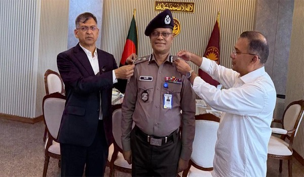 র‍্যাংক ব্যাজ পরানো হলো নব্য আইজিপিকে