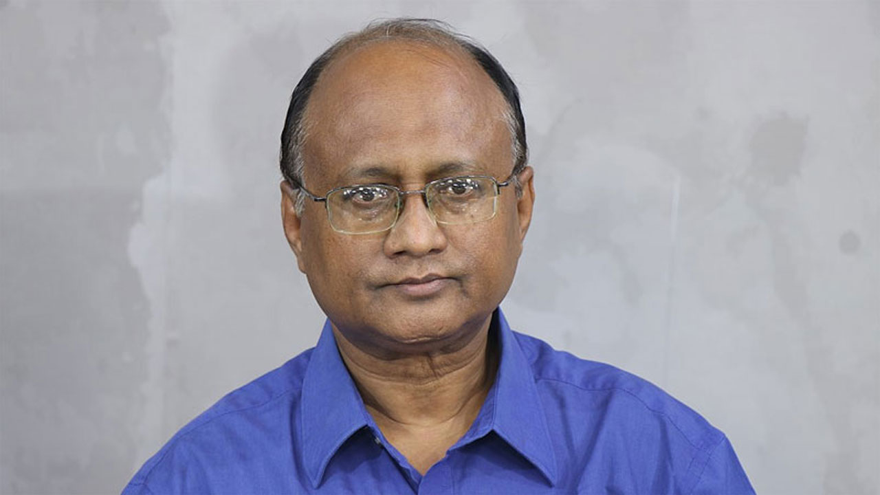 দুদক চেয়ারম্যান ও দুই কমিশনারের পদত্যাগ