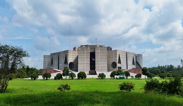২ উপদেষ্টাকে গ্রেপ্তার ও জিজ্ঞাসাবাদের দাবিতে বিক্ষোভ মিছিল