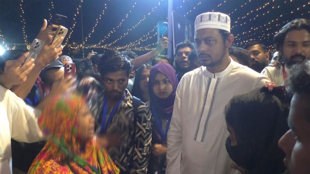 নাসিরুদ্দীন পাটওয়ারীর কাছে ধর্ষণের বিচার দিলেন নির্যাতিতা