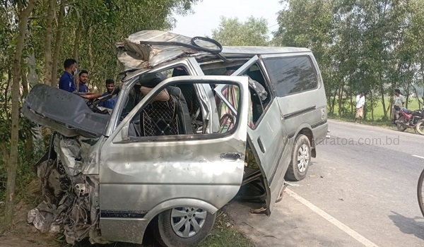 ঘেড়াঘাটে মাইক্রোবাস-ট্রাক সংঘর্ষ: নিহত ১, আহত ১০