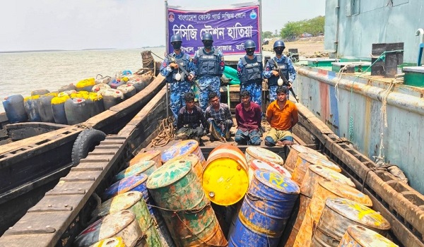 হাতিয়ায় ৮ লাখ টাকার তেল জব্দ, আটক ৪