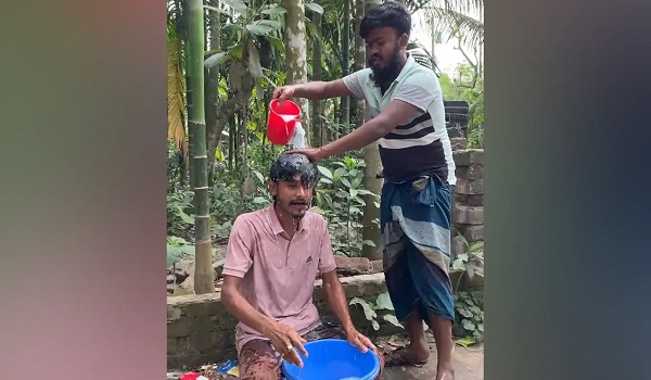 ভোলায় দুধ দিয়ে গোছল করে জুয়া ছাড়ার ঘোষণা
