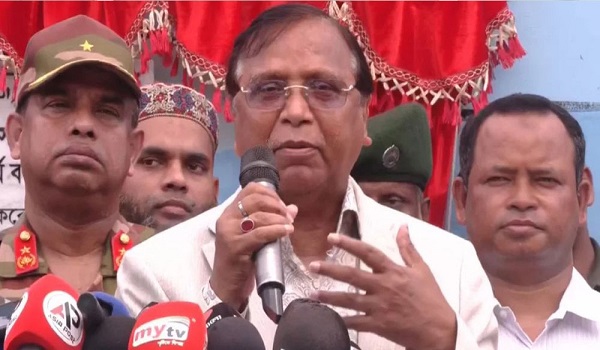 ফুটপাতে ব্যবসা করতে লাগবে লাইসেন্স: ডিএসসিসি প্রশাসক