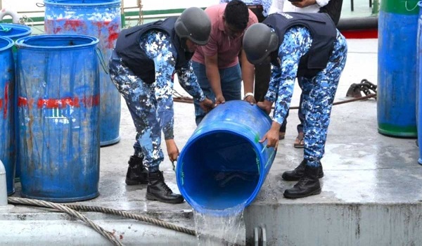 কর্ণফুলীতে ৬ কোটি টাকার চিংড়ি রেণু জব্দ