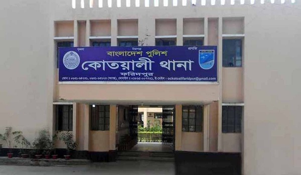 ট্রাকের ধাক্কায় কলেজ ছাত্রী নিহত