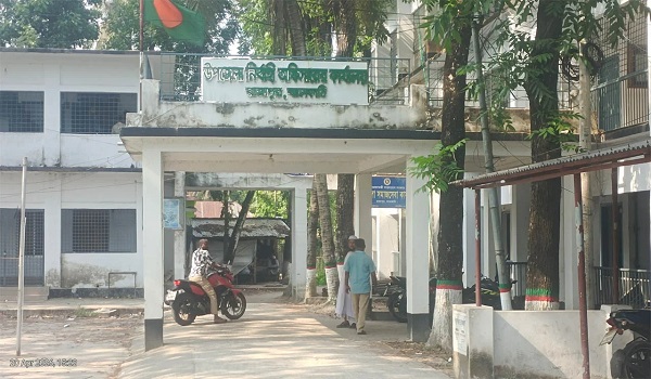 ৭ বছর অনুপস্থিত, প্রক্সি দিয়ে বেতন তুলছেন নিয়মিত