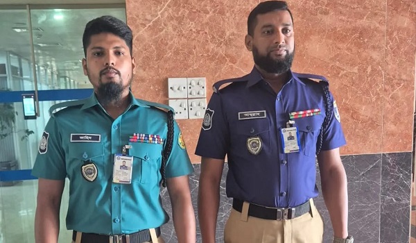 পুরাতন পোষাকেই ফিরছে পুলিশ