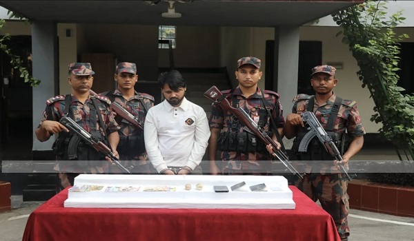 কোটি টাকার স্বর্ণসহ ভারতীয় আটক