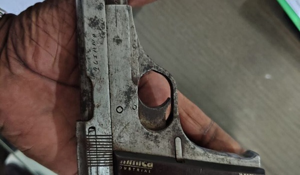 টঙ্গীতে বিদেশি পিস্তলসহ আটক ২