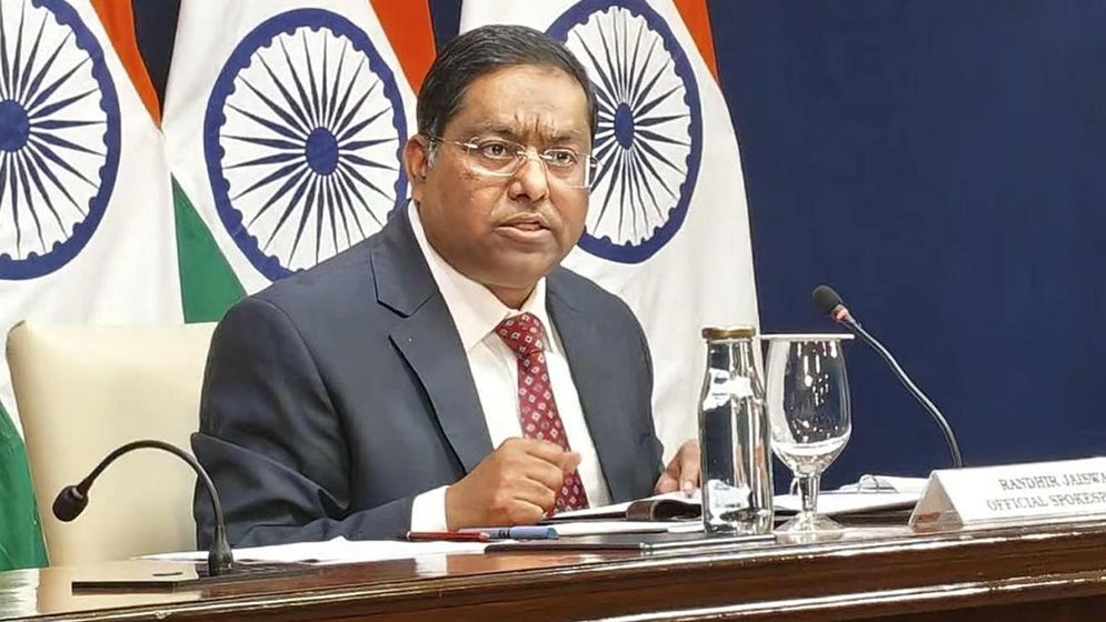  ‘সন্তান জন্ম দিতে যুক্তরাষ্ট্রে আসে’, ট্রাম্পের কটাক্ষের জবাব দিল ভারত