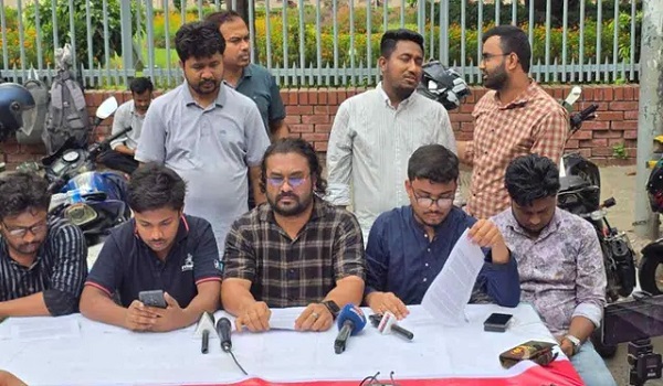 শাহবাগ থানায় শিক্ষার্থী-সাংবাদিকদের হামলায় গ্রেপ্তারের দাবি