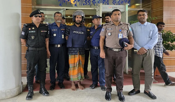 তিনজনকে হত্যা, ১০ ঘণ্টার মধ্যে গ্রেপ্তার