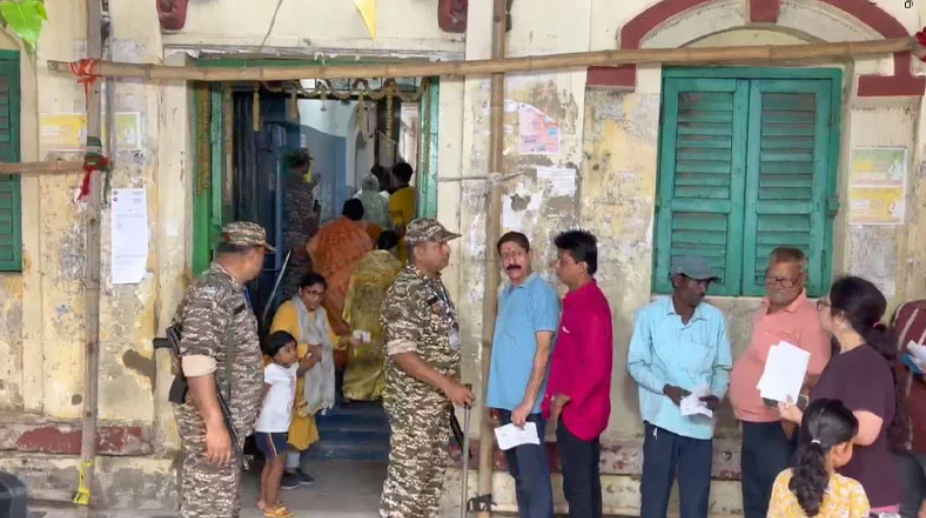 পশ্চিমবঙ্গ বিধানসভা নির্বাচন : চলছে দ্বিতীয় ও শেষ দফার ভোটগ্রহণ