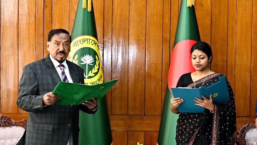 শপথ নিলেন জামায়াত জোটের নুসরাত তাবাসসুম