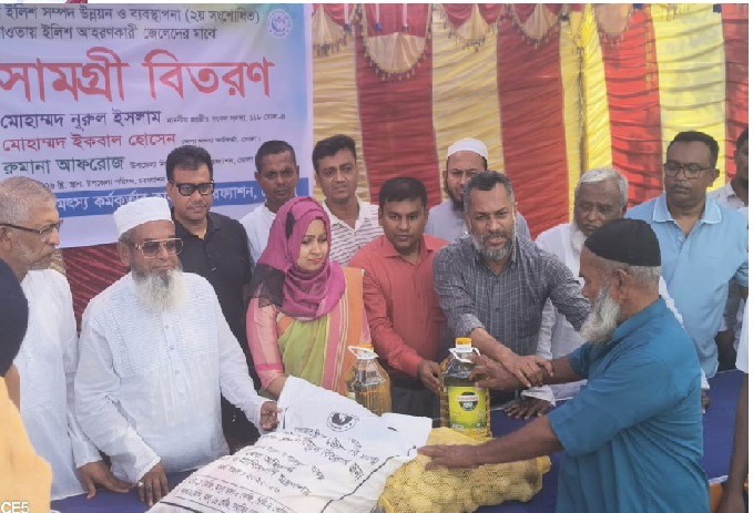 চরফ্যাশনে খাদ্য সহায়তা পেয়ে স্বস্তিতে জেলেরা