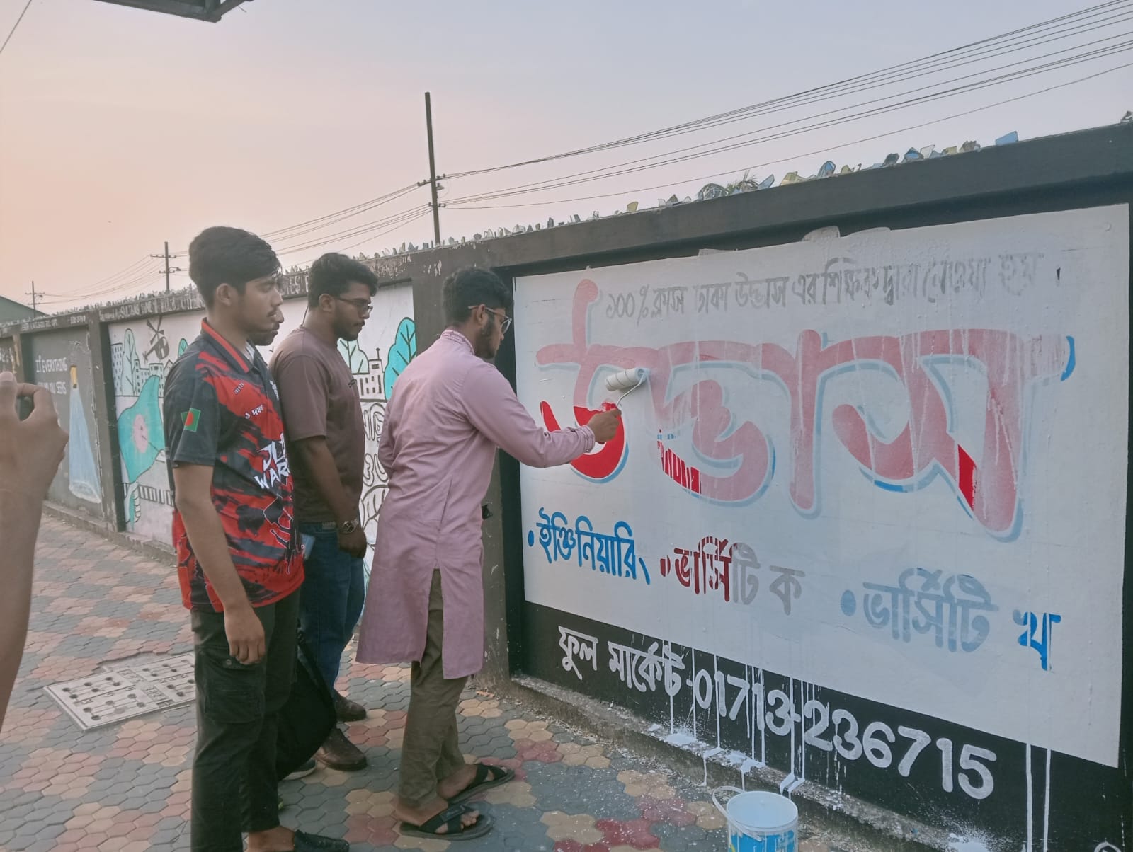 খুলনায় ‘জুলাই গ্রাফিতি’ মুছে কোচিং বাণিজ্যের বিজ্ঞাপন : ক্ষোভে ফুঁসছে জুলাইযোদ্ধারা