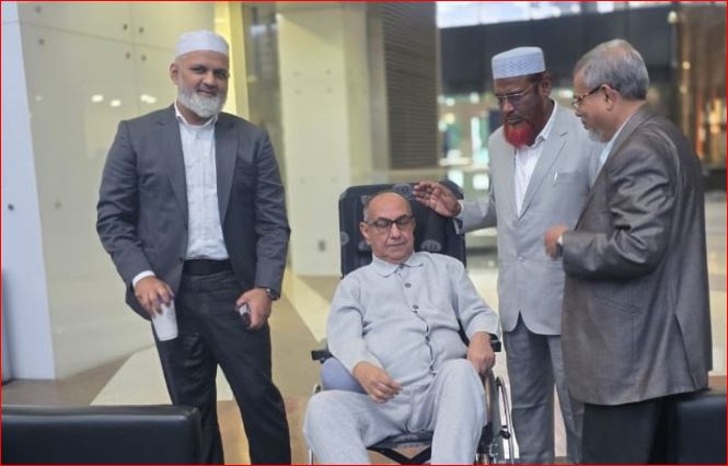 মির্জা আব্বাসকে দেখতে হাসপাতালে মিয়া গোলাম পরওয়ার