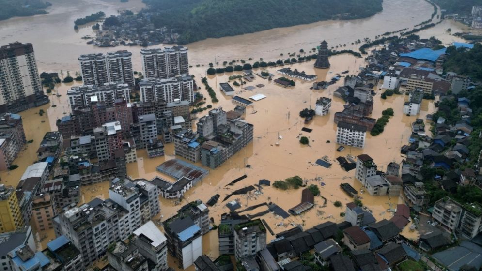 চীনে ভয়াবহ বন্যা ও ভূমিধসে ১০ জনের মৃত্যু