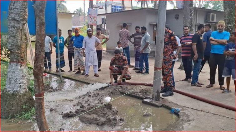 গোসাইরহাটে মাটি অস্বাভাবিক গরম উৎস খুঁজছে প্রশাসন