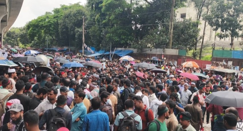 সরকারের আশ্বাসে অবস্থান কর্মসূচি প্রত্যাহার করলেন প্রাথমিক শিক্ষকরা