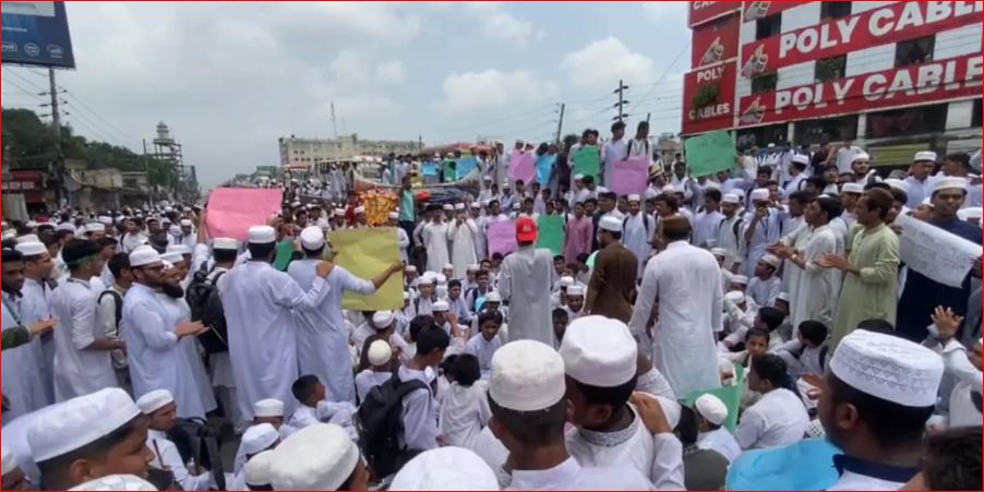 মাদরাসাশিক্ষার্থী নিহত: ৩ ঘণ্টার অবরোধে ১৫ কি.মি যানজট