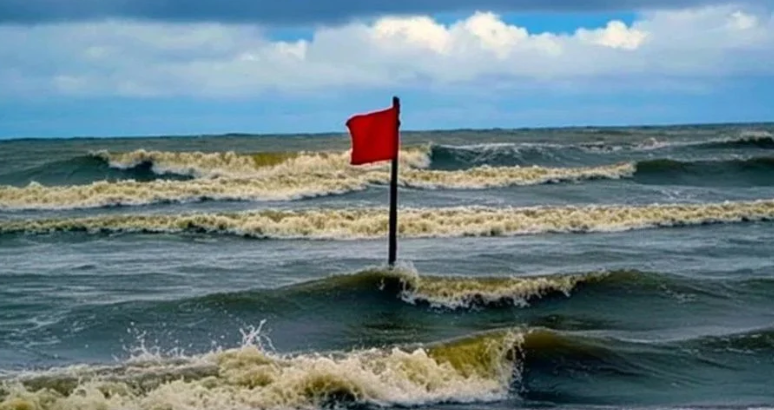 চার সমুদ্রবন্দরে ৩ নম্বর সতর্কসংকেত