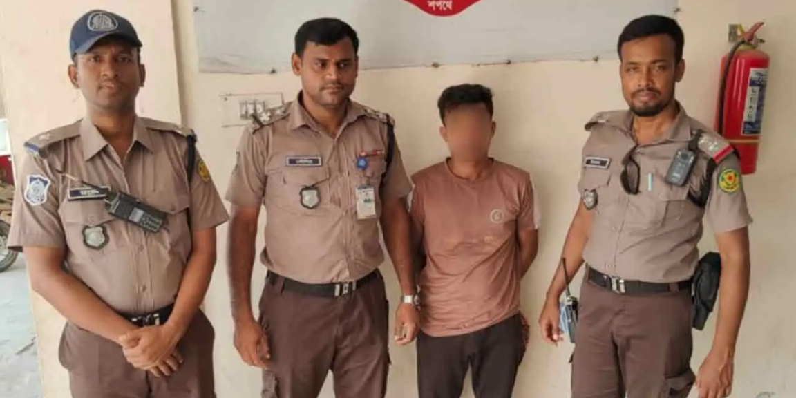 পথচারীকে চাপা দিয়ে হত্যা, পালানোর সময় চালকসহ বাস আটক