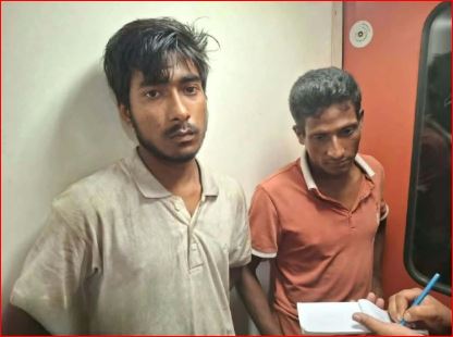 চলন্ত ট্রেন থেকে রাবি শিক্ষার্থীদের পাথর নিক্ষেপ: আটক ৩