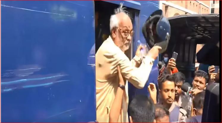 ‘পুলিশের গুলি খাবো, তবু হেলমেট পরবো না’