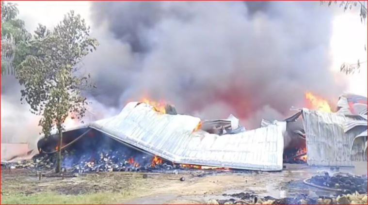 গাজীপুরে পোশাক কারখানার গোডাউনে আগুন, সাড়ে ৩ ঘণ্টা পর নিয়ন্ত্রণে